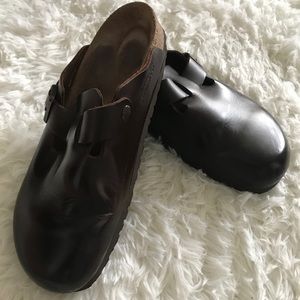 Men’s Birkenstock Boston clogs; size 10 (43)